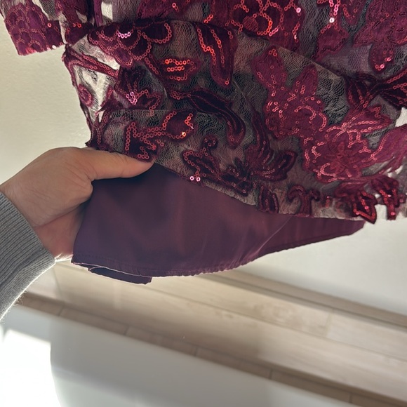 NWT Anthropologie Lace/Sequence Tie Back Puff Sleeve Burgundy Top, XXS petite - Picture 6 of 12